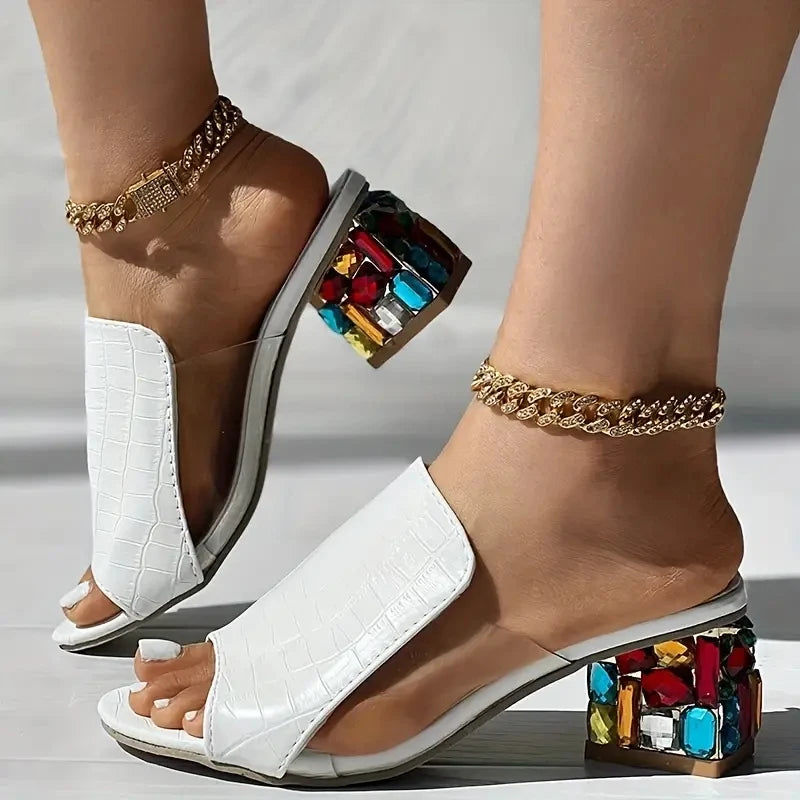 Sandália Flat Crystal Glow - Tiras Acolchoadas com Aplicação de Cristais Premium