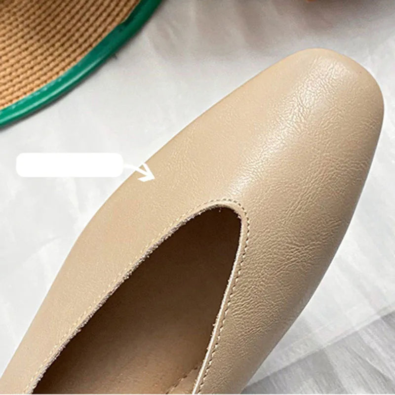 Sapatilha French Riviera - Design Rasteiro de Bico Quadrado com Tira Slim