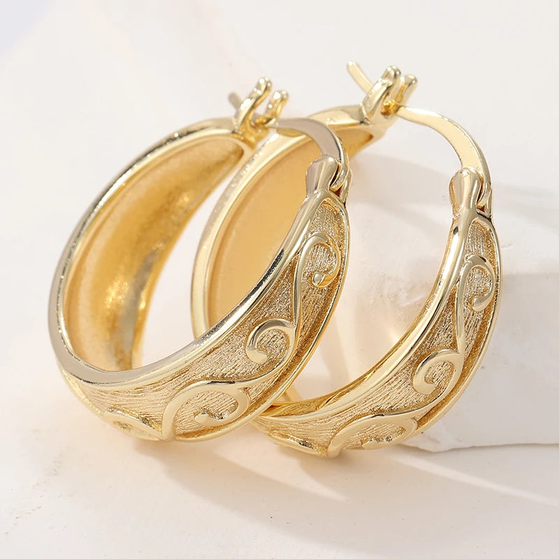 Brincos de Argola Classic Carving - Design Esculpido com Textura Exclusiva