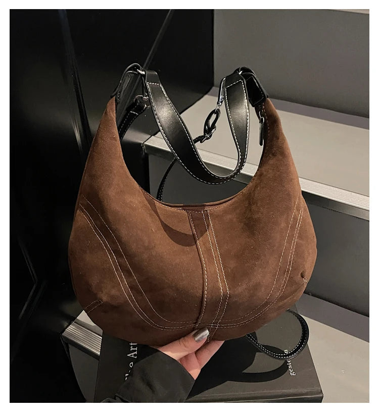 Mala Hobo Suede Stitch - Design de Costuras Retrô em Camurça Soft Versátil