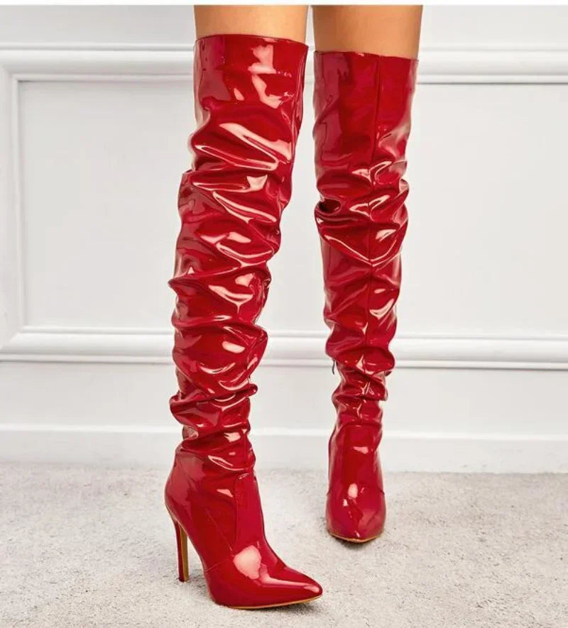 Bota Over-the-Knee Slim - Silhueta Ajustada com Bico Fino e Salto Agulha