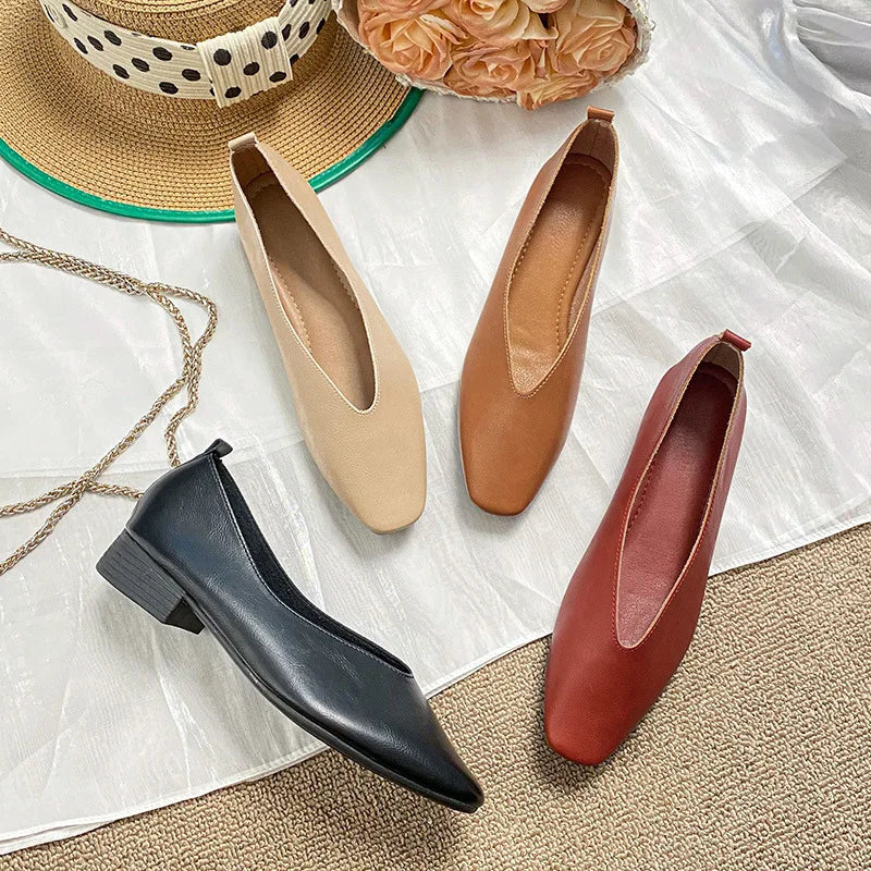 Sapatilha French Riviera - Design Rasteiro de Bico Quadrado com Tira Slim