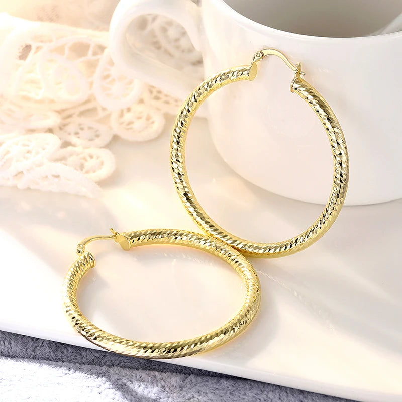 Brincos de Argola Tripla Aléxia - Design Glamour Banhado a Ouro