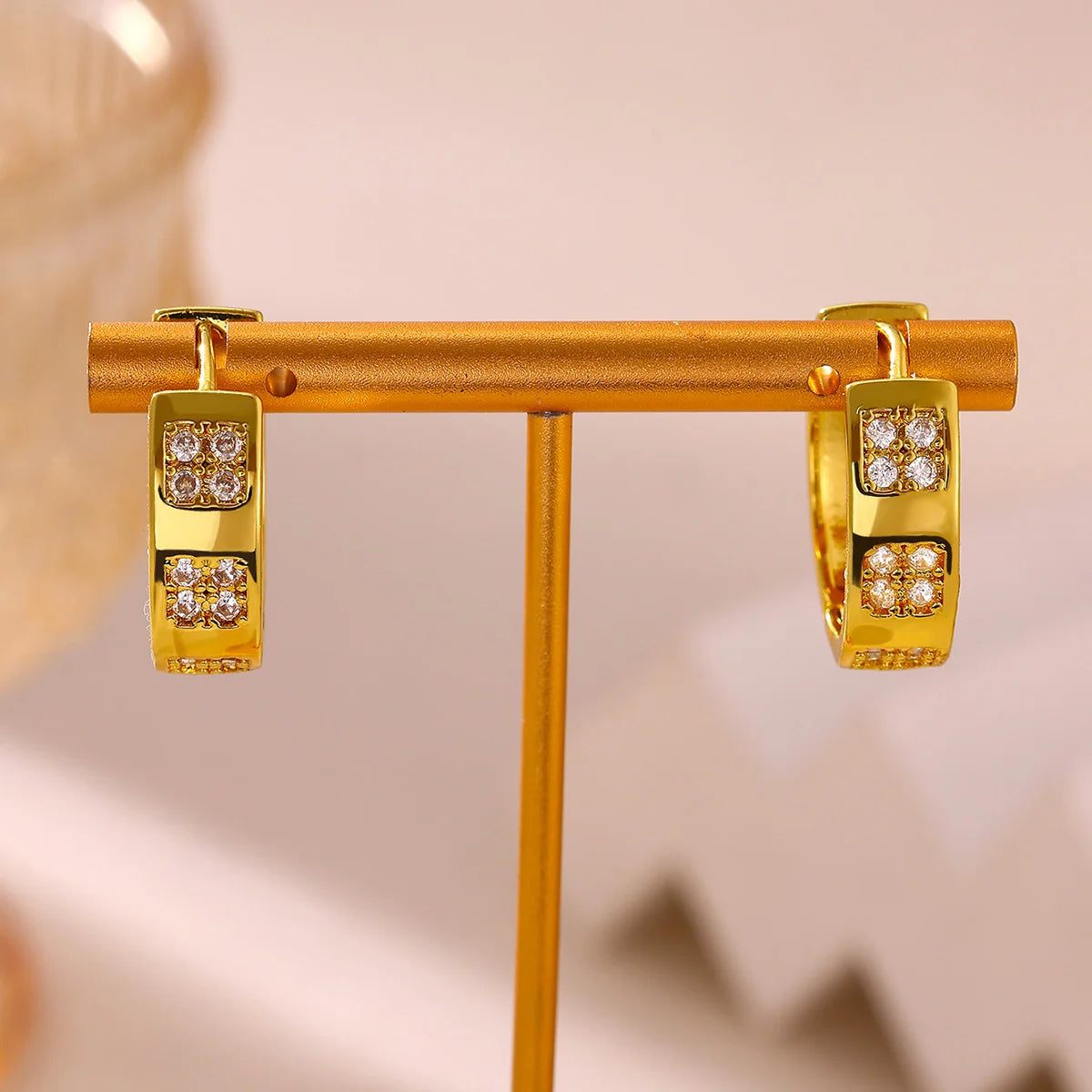 Brincos de Argola Quadrada Imperial - Banhado a Ouro 18K com Zircónias