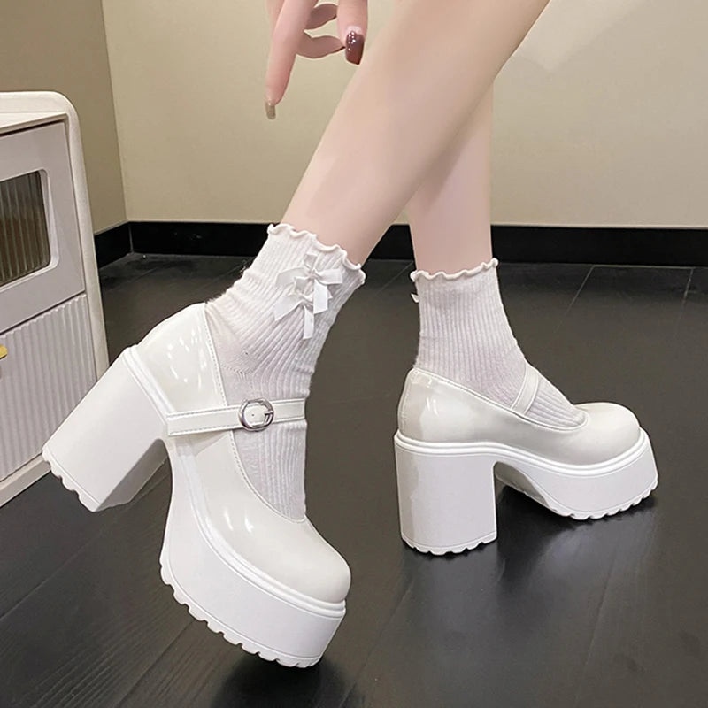 Sapato Chunky Platform Runway - Salto Bloco com Tiras Cruzadas de Alta Moda