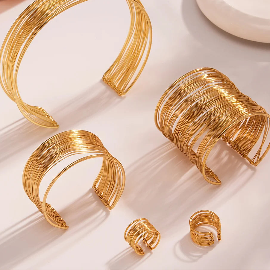 Conjunto Riviera Multi-layered - Colar de Camadas Vazadas e Anel de Luxo