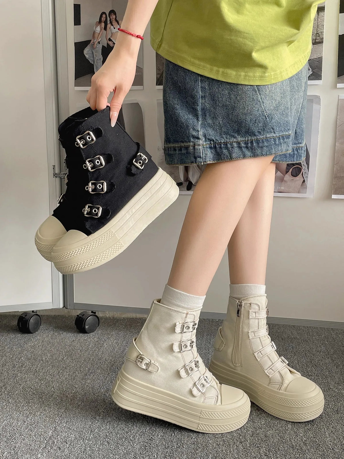 Bota Canvas Street Heritage - Design Cano Alto em Lona Premium com Fivelas Góticas