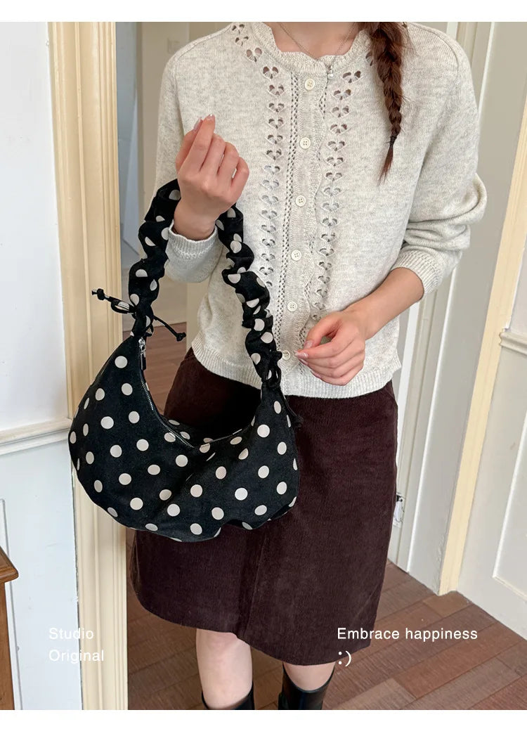 Mala Dumpling Suede Dot - Silhueta Pastel em Camurça Macia com Estampa Poá