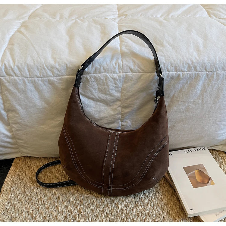 Mala Hobo Suede Stitch - Design de Costuras Retrô em Camurça Soft Versátil