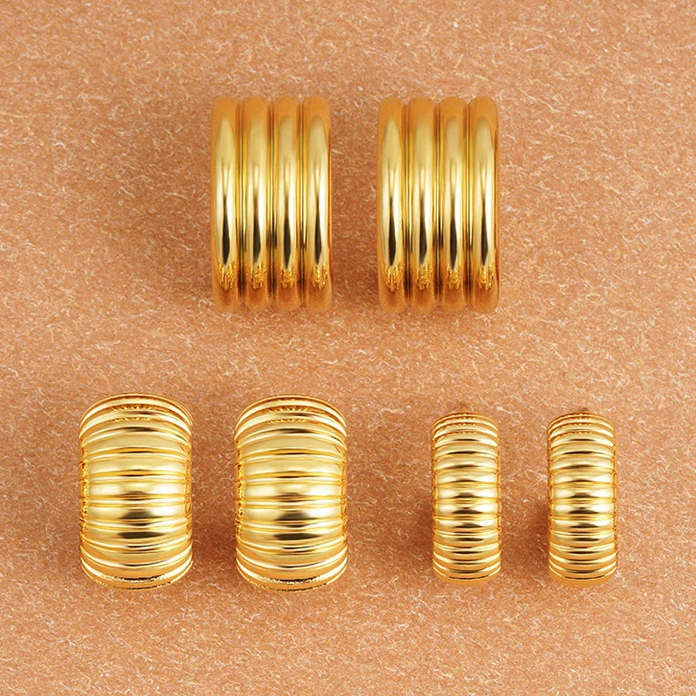 Brincos de Argola Striped C-Shape - Design Canelado Banhado a Ouro