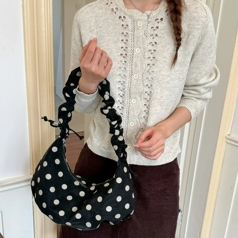 Mala Dumpling Suede Dot - Silhueta Pastel em Camurça Macia com Estampa Poá