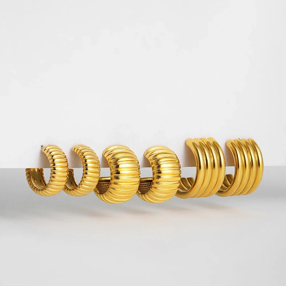 Brincos de Argola Striped C-Shape - Design Canelado Banhado a Ouro
