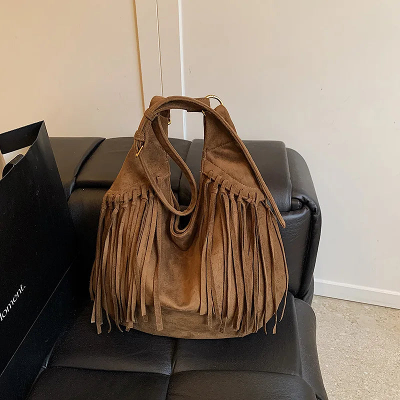 Mala Hobo Suede Tassels - Estilo Boho Chique com Detalhe de Franja em Camurça Soft