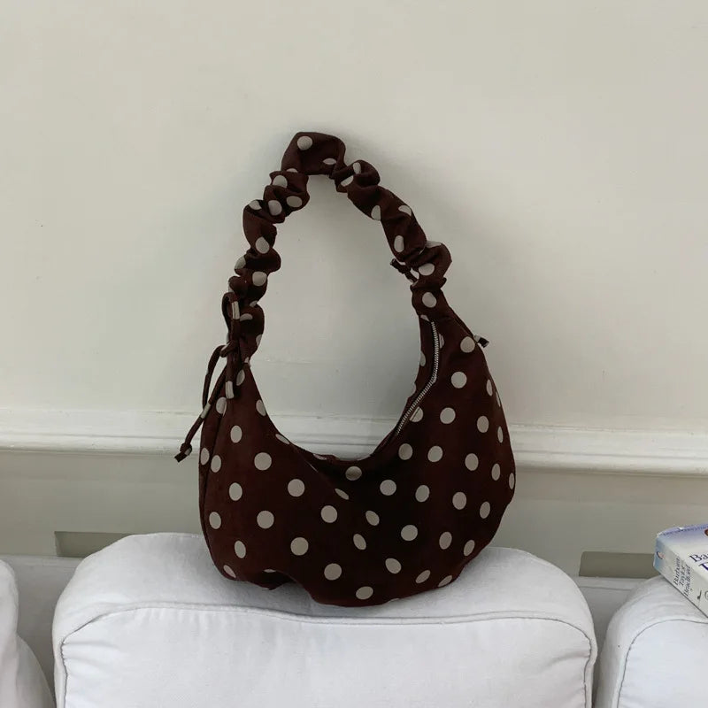 Mala Dumpling Suede Dot - Silhueta Pastel em Camurça Macia com Estampa Poá