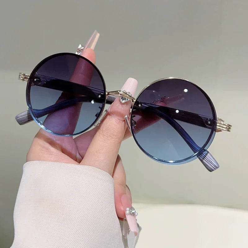 Óculos de Sol Round Aura - Lentes em Degradê Colorido com Proteção UV400