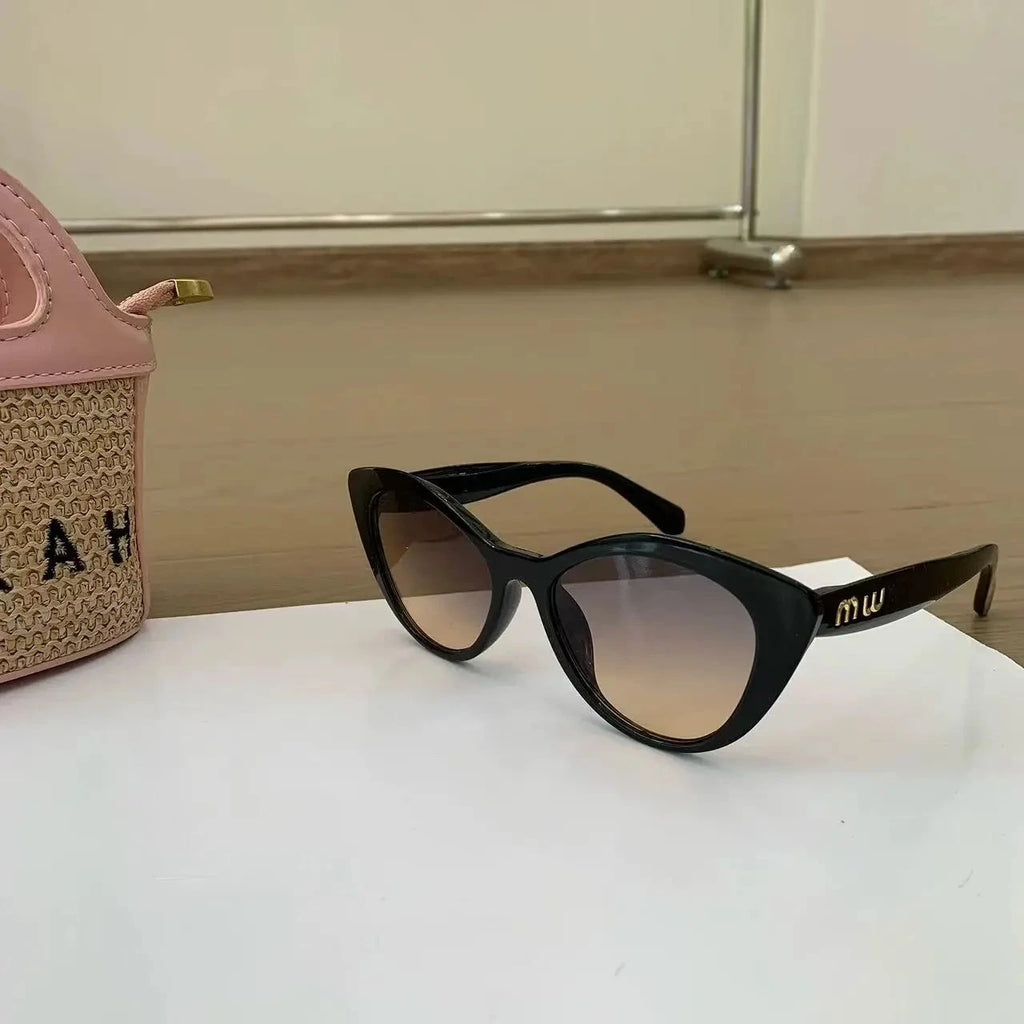 Óculos de Sol Cat-Eye Helena - Design Oversized Vintage com Proteção UV400