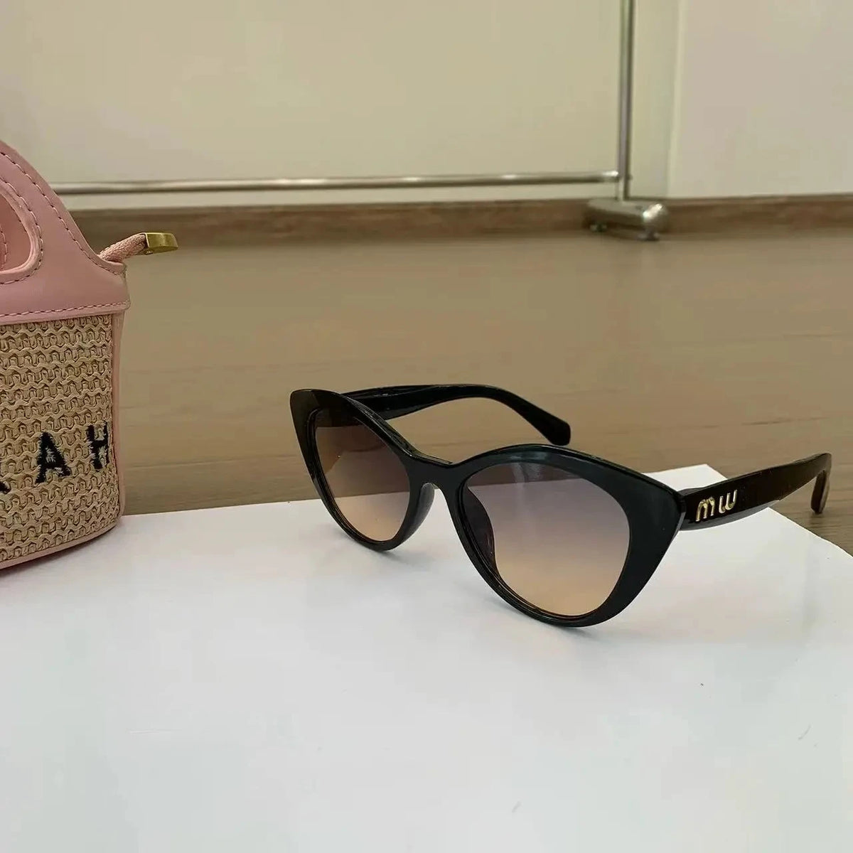 Óculos de Sol Cat-Eye Helena - Design Oversized Vintage com Proteção UV400