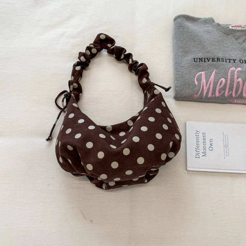 Mala Dumpling Suede Dot - Silhueta Pastel em Camurça Macia com Estampa Poá