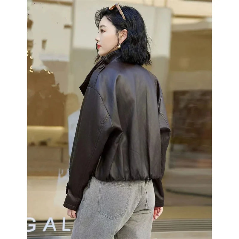 Jaqueta Couro Luxury Tailor - Acabamento High-End com Gola Lapela e Caimento Curto