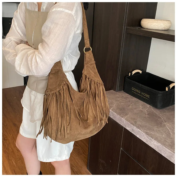 Mala Hobo Suede Tassels - Estilo Boho Chique com Detalhe de Franja em Camurça Soft