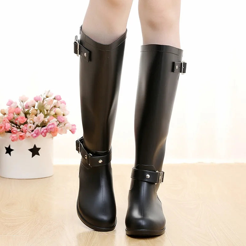 Bota Combat Over-the-Knee - Design Tratorado em Verniz Premium com Atacadores