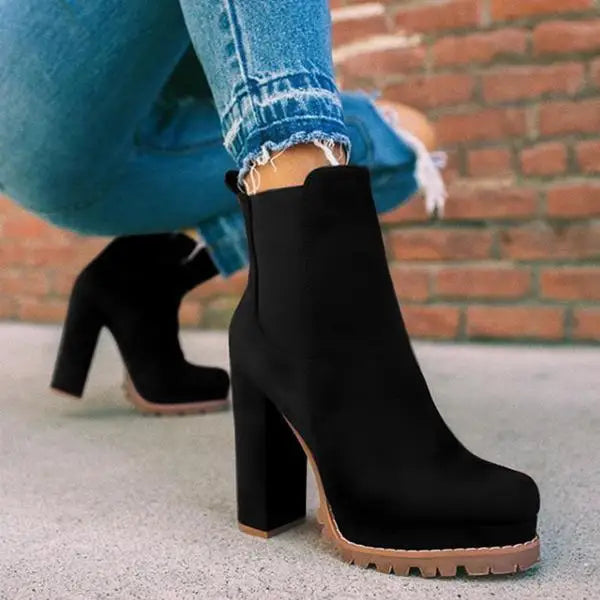 Bota Ankle Burgundy Geo - Design de Cano Curto com Salto Bloco Geométrico