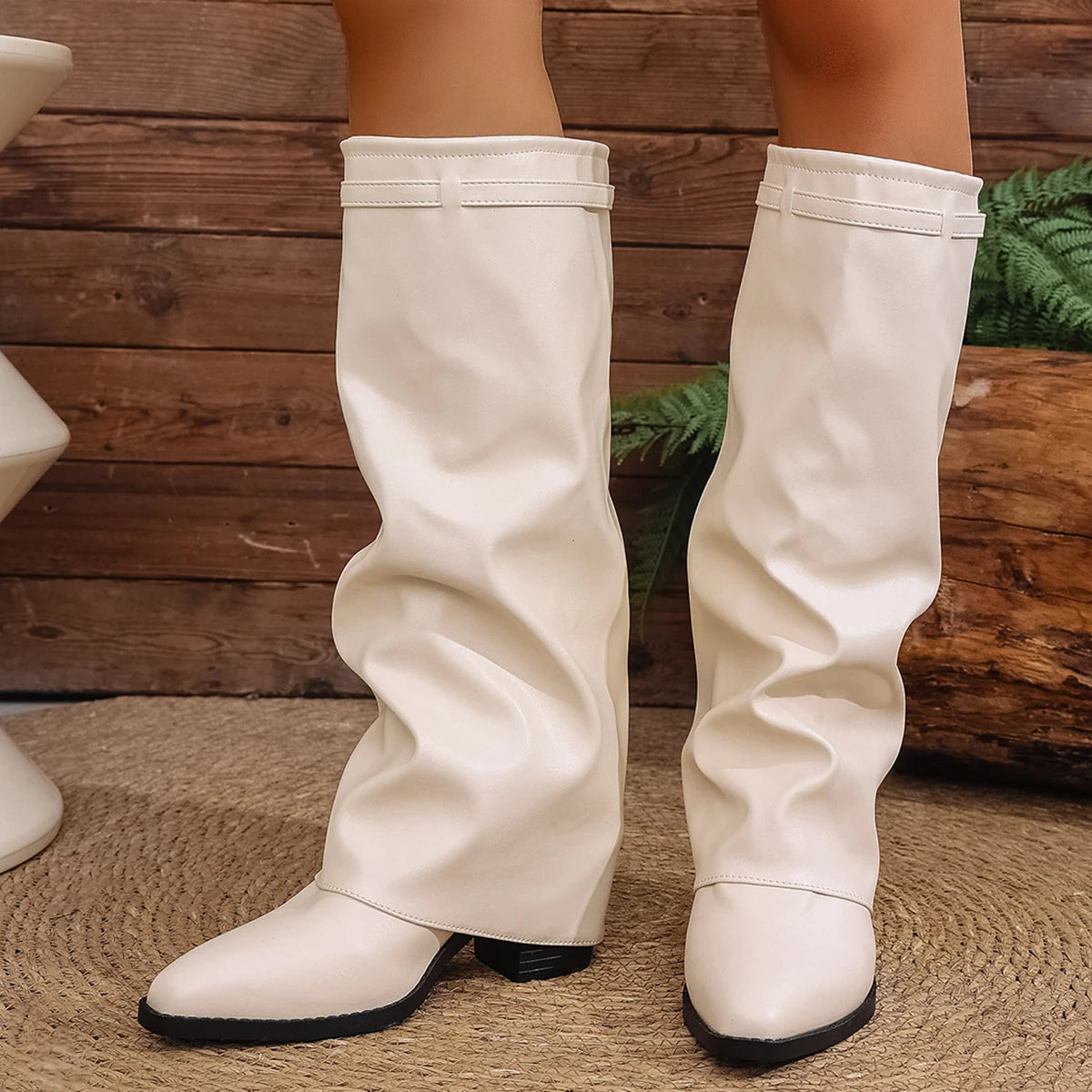 Bota Over-the-Knee Fold Over - Design Arquitetónico com Salto de Grife