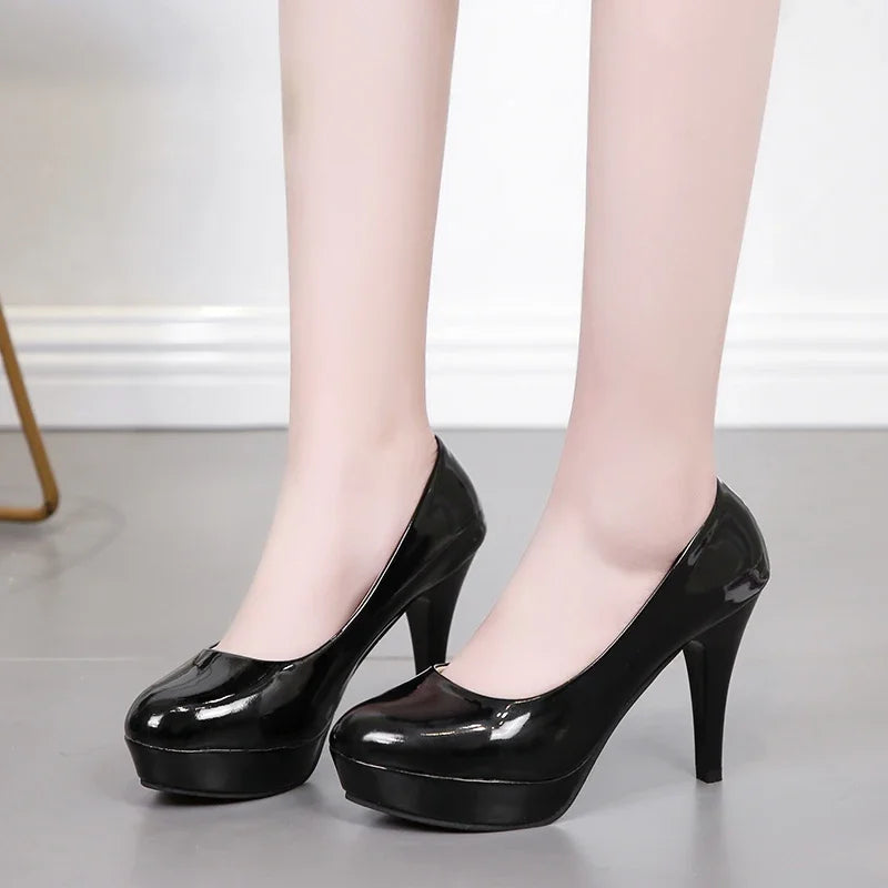 Sapato Slingback Red Passion - Silhueta Fina em Verniz com Salto Agulha