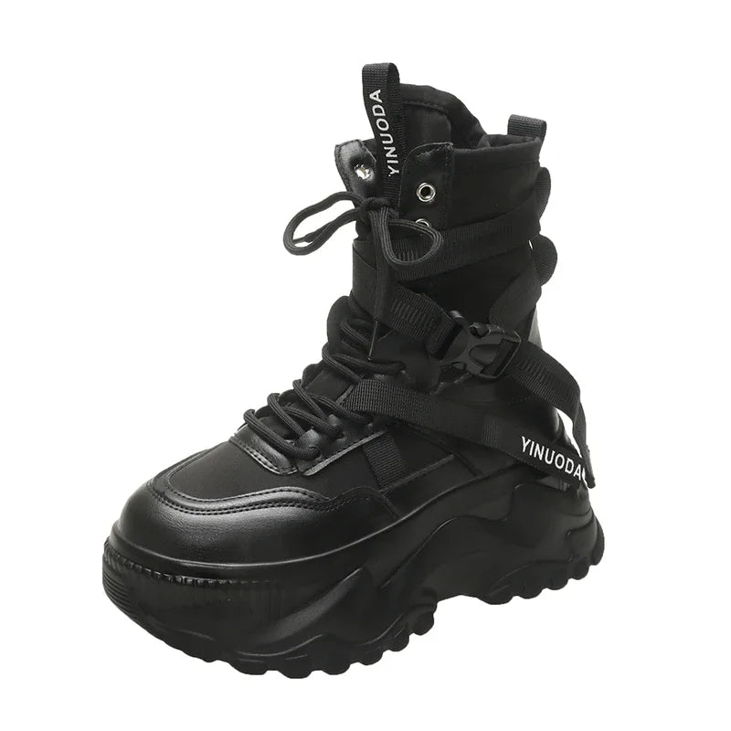 Bota Chunky Platform Moto - Design Tratorado com Atacadores e Salto Confort