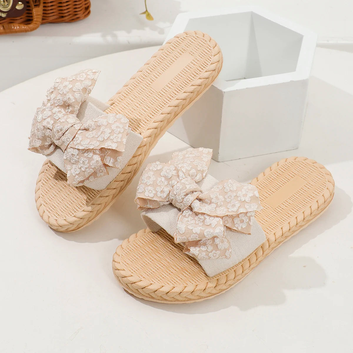 Chinelo Slide Lace Romance - Tiras Confort com Laço de Renda e Textura Soft