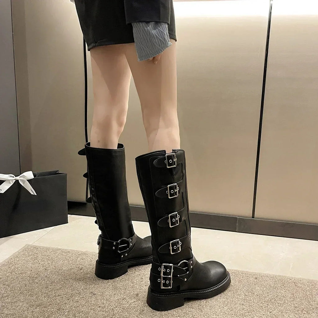 Bota Cano Alto Combat Shadow - Design Plataforma com Fivelas de Alta Moda