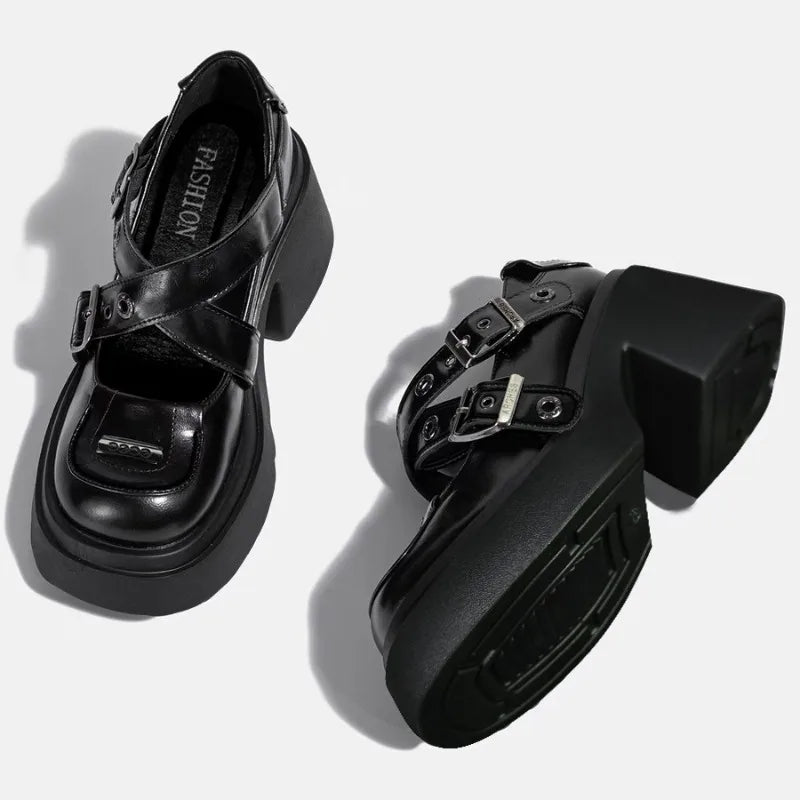 Sapato Mary Jane Punk Deluxe - Design Retro com Fivelas Metálicas