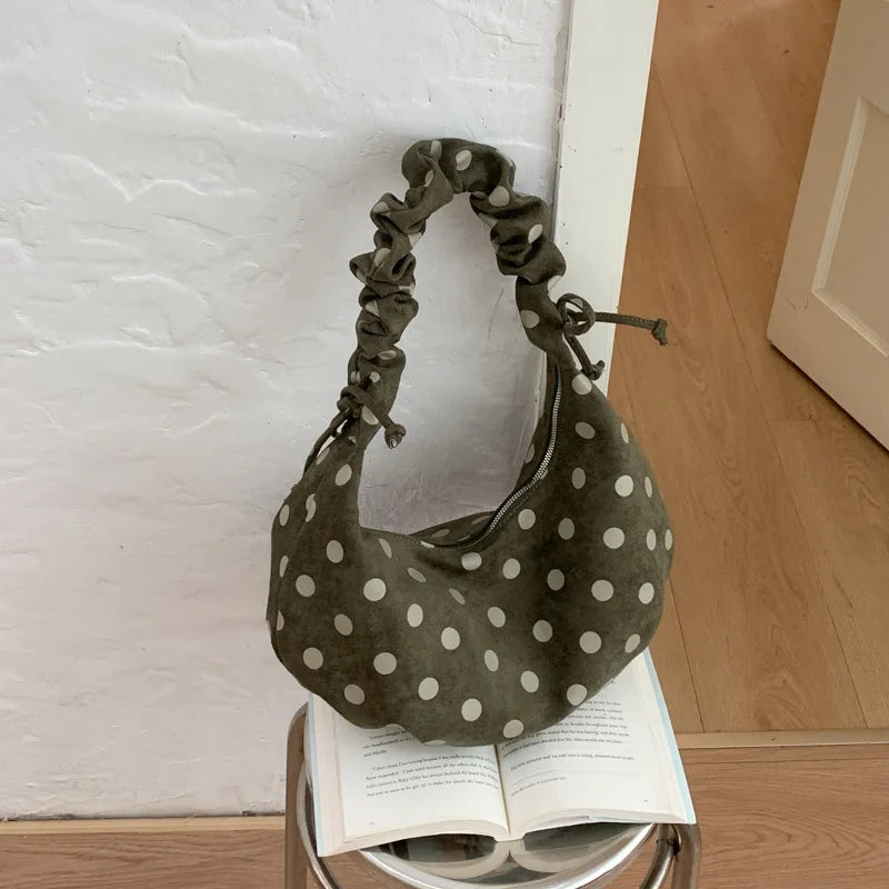Mala Dumpling Suede Dot - Silhueta Pastel em Camurça Macia com Estampa Poá