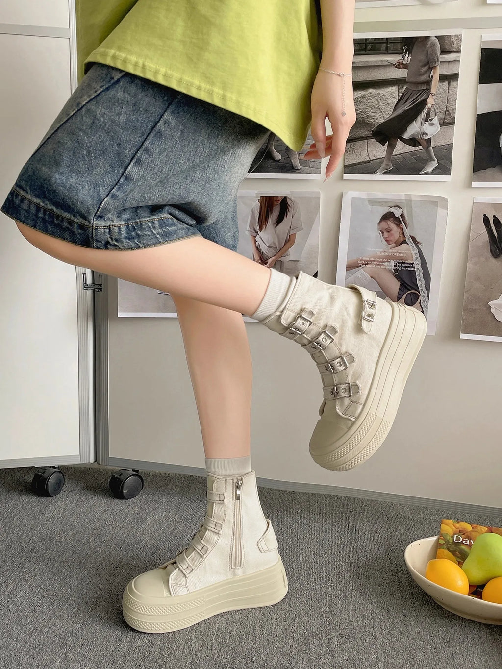 Bota Canvas Street Heritage - Design Cano Alto em Lona Premium com Fivelas Góticas