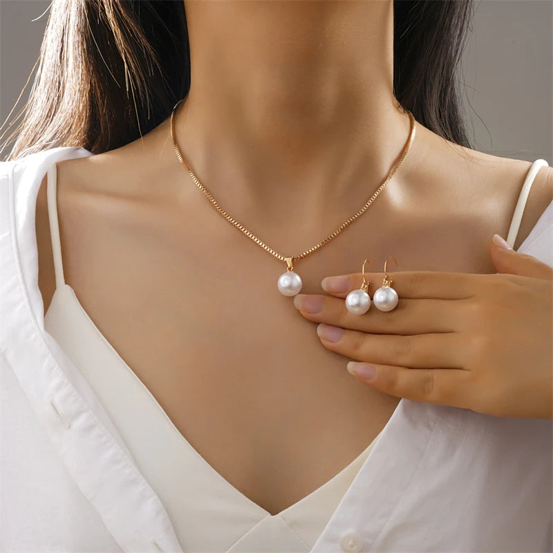 Conjunto Pérolas Clássicas - Colar e Brincos Elegantes