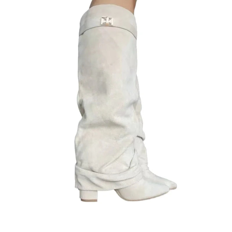 Bota Cano Alto Buckle Deluxe - Bico Fino com Detalhe de Fivela Premium