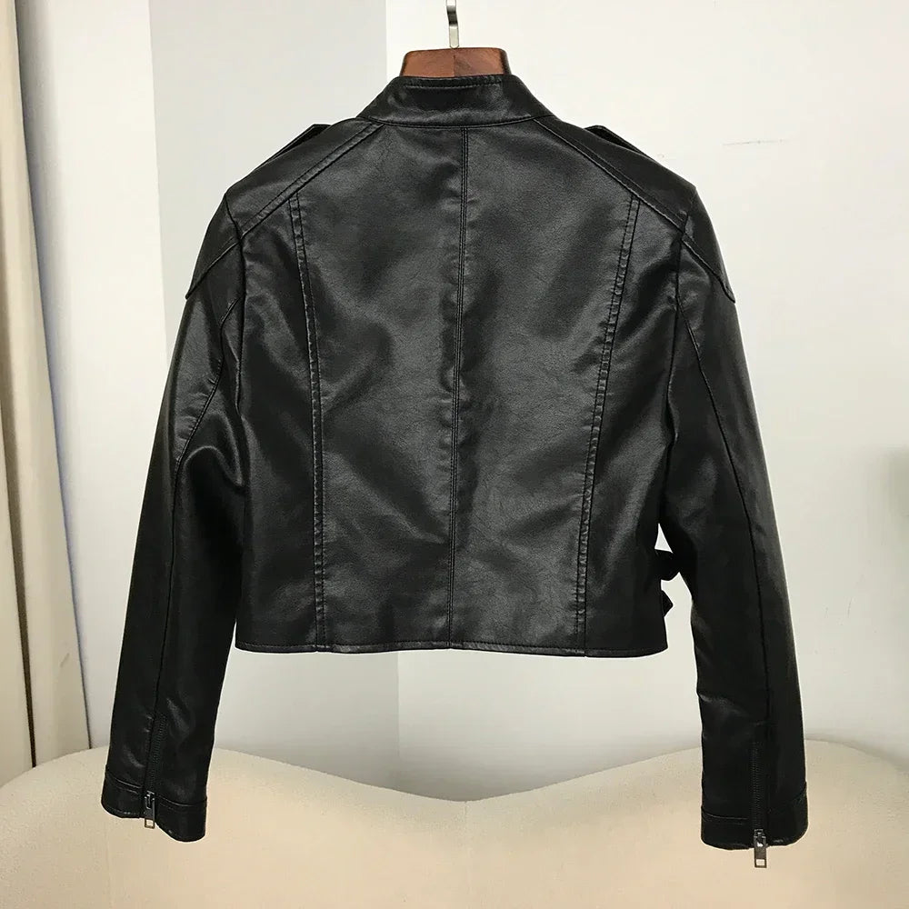 Jaqueta Biker Slim Silhouette - Corte Curto Estruturado em Cabedal Premium