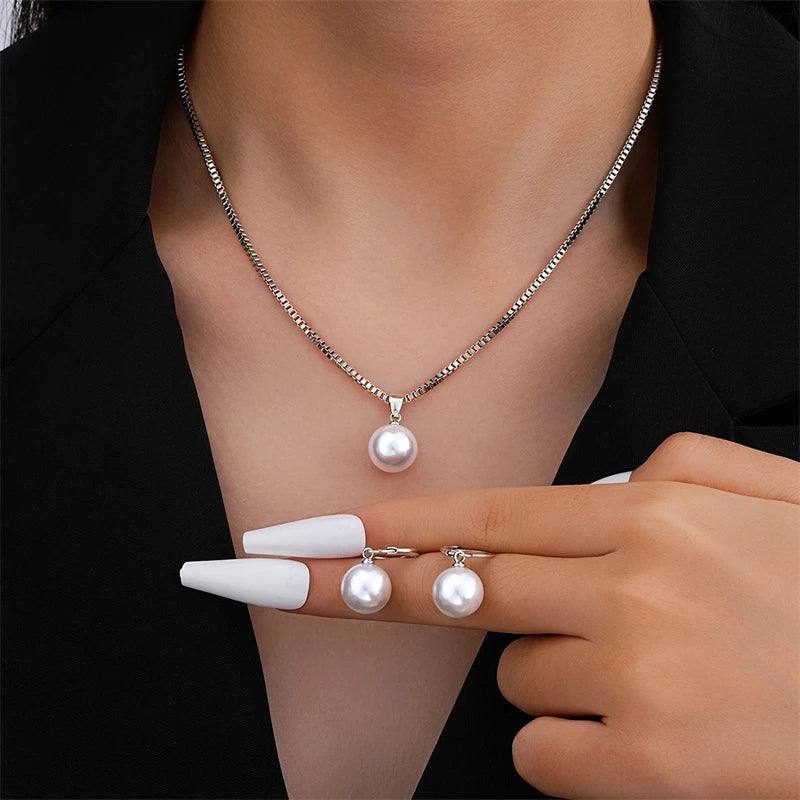 Conjunto Pérolas Clássicas - Colar e Brincos Elegantes