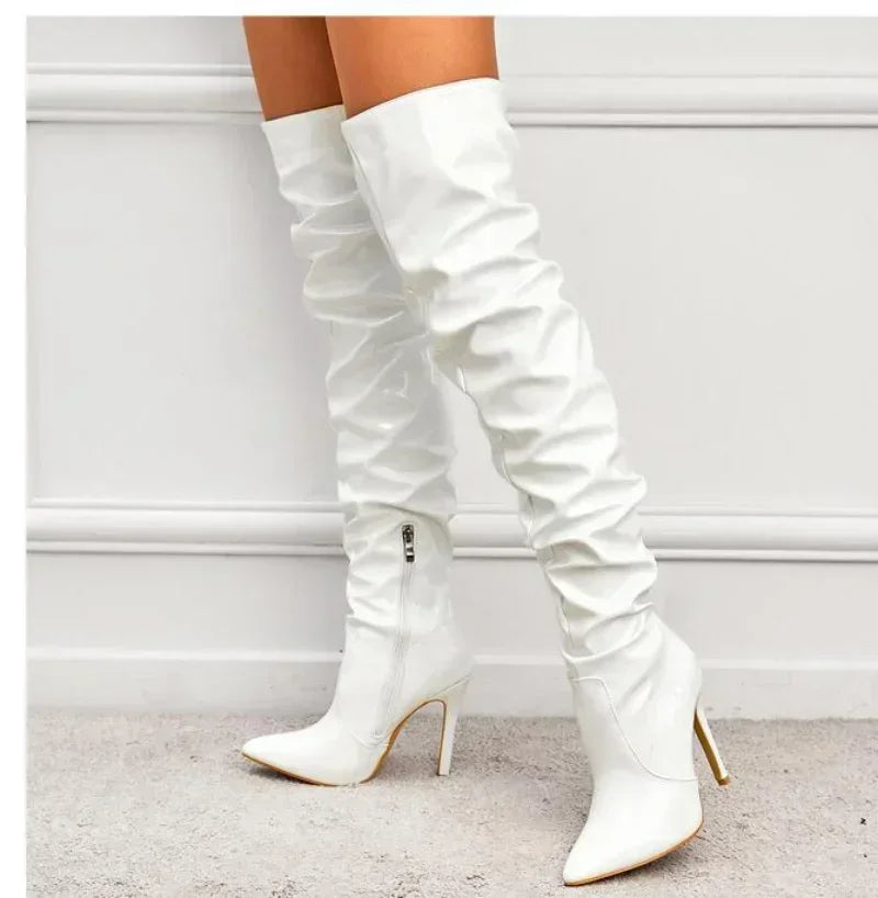 Bota Over-the-Knee Slim - Silhueta Ajustada com Bico Fino e Salto Agulha