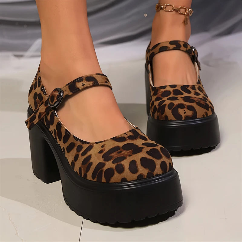 Sapato Chunky Platform Runway - Salto Bloco com Tiras Cruzadas de Alta Moda