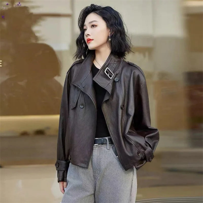 Jaqueta Couro Luxury Tailor - Acabamento High-End com Gola Lapela e Caimento Curto