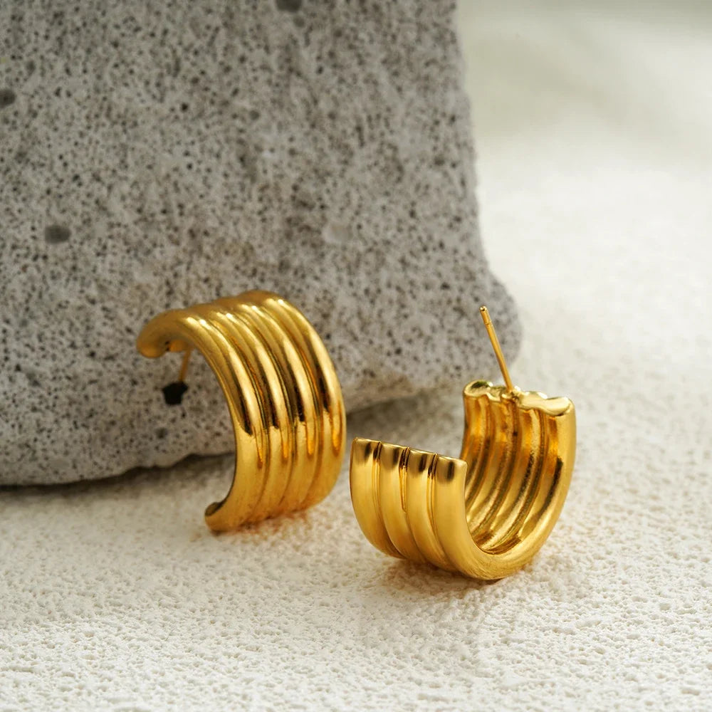 Brincos de Argola Striped C-Shape - Design Canelado Banhado a Ouro