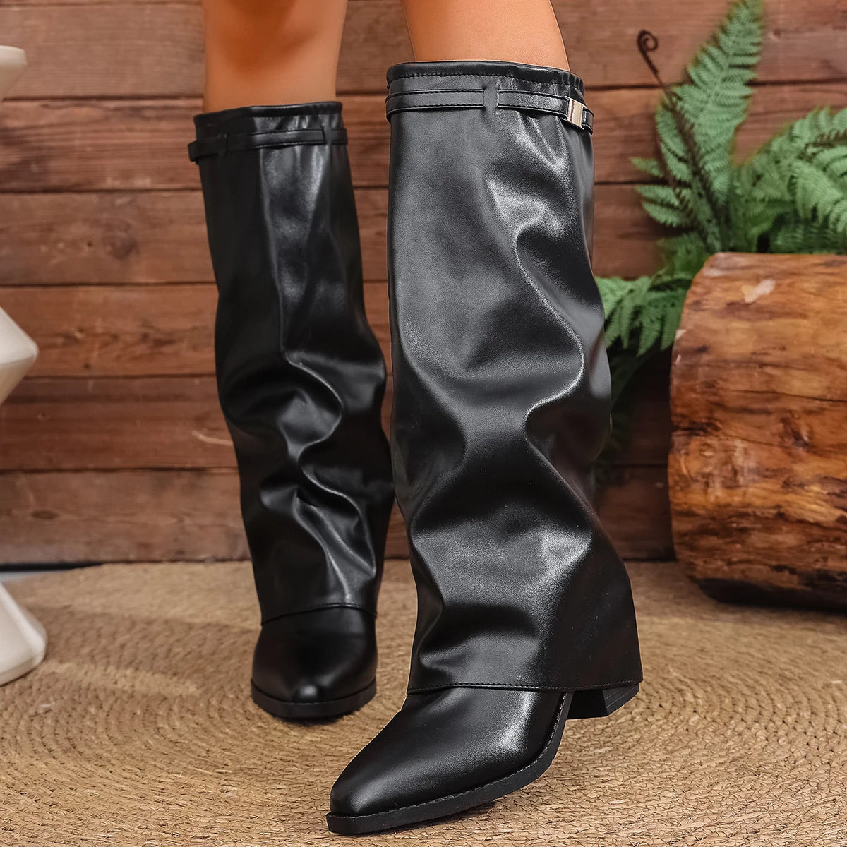 Bota Over-the-Knee Fold Over - Design Arquitetónico com Salto de Grife