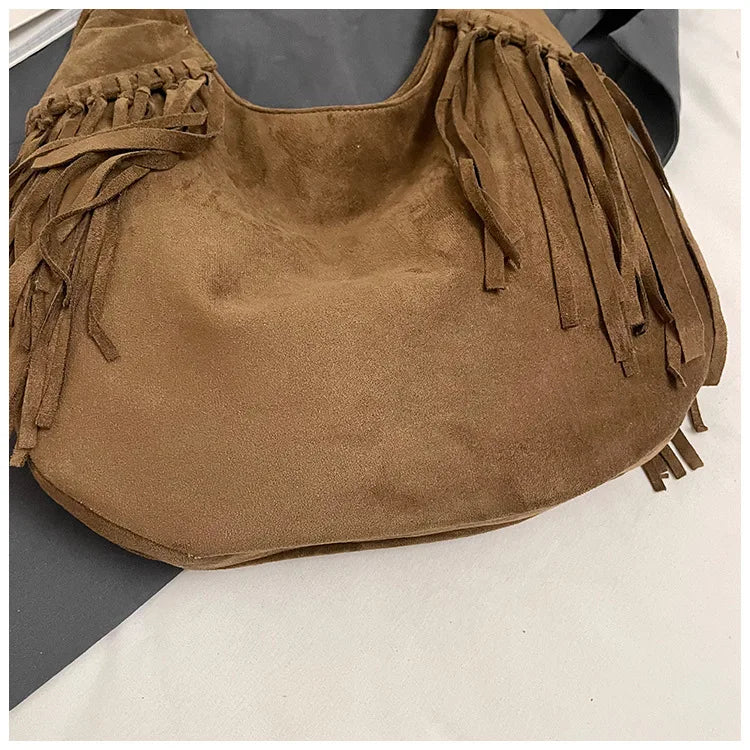Mala Hobo Suede Tassels - Estilo Boho Chique com Detalhe de Franja em Camurça Soft