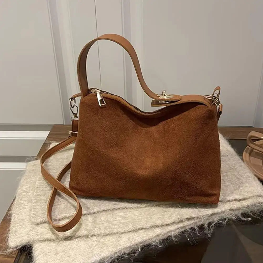 Mala Transversal Suede Vintage - Alça Regulável com Ferragens de Grife em Camurça Soft