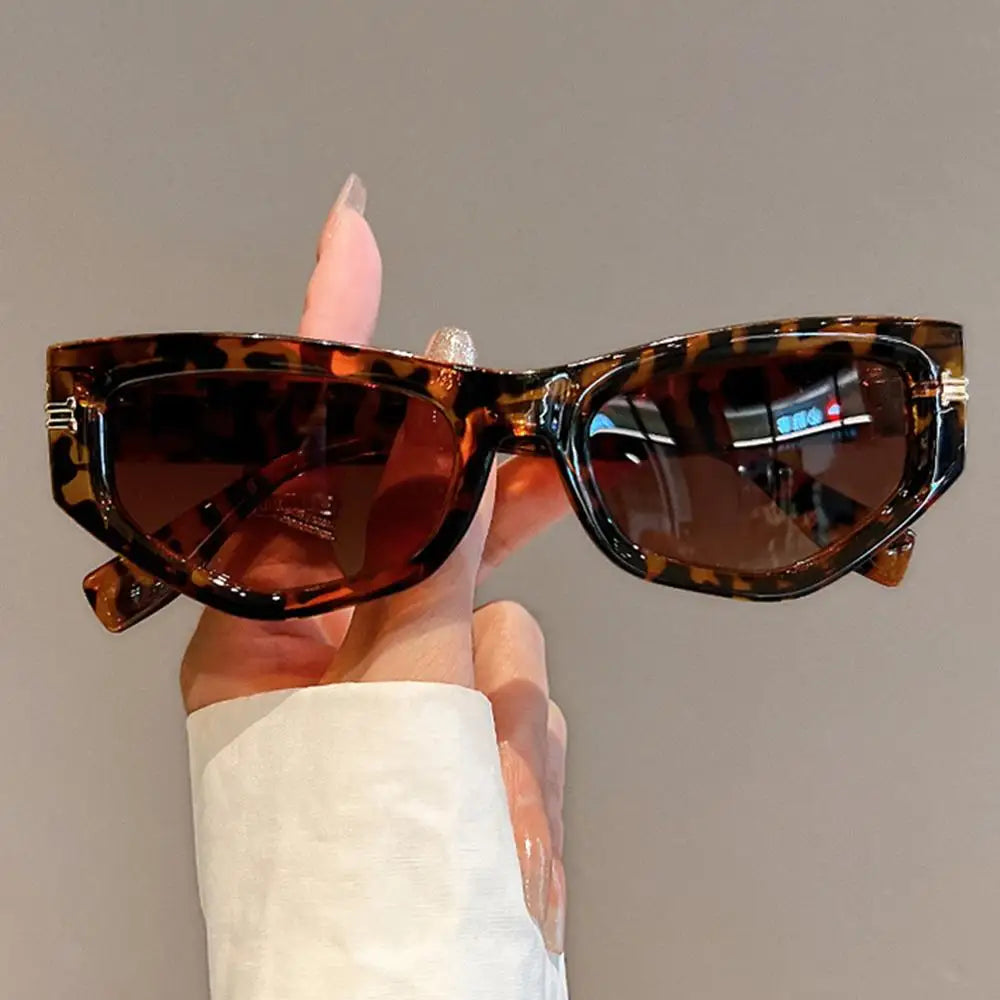 Óculos de Sol Cat-Eye Íris - Design Geométrico Irregular com Lentes em Degradê