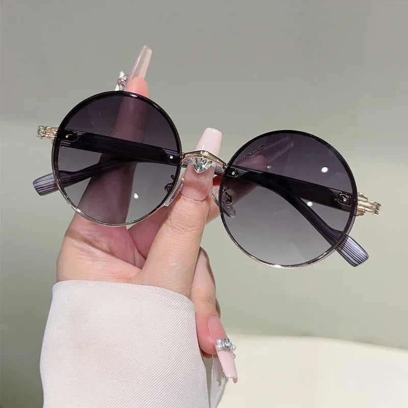 Óculos de Sol Round Aura - Lentes em Degradê Colorido com Proteção UV400