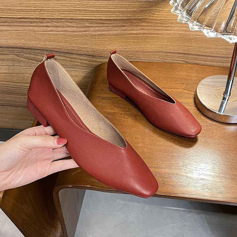 Sapatilha French Riviera - Design Rasteiro de Bico Quadrado com Tira Slim
