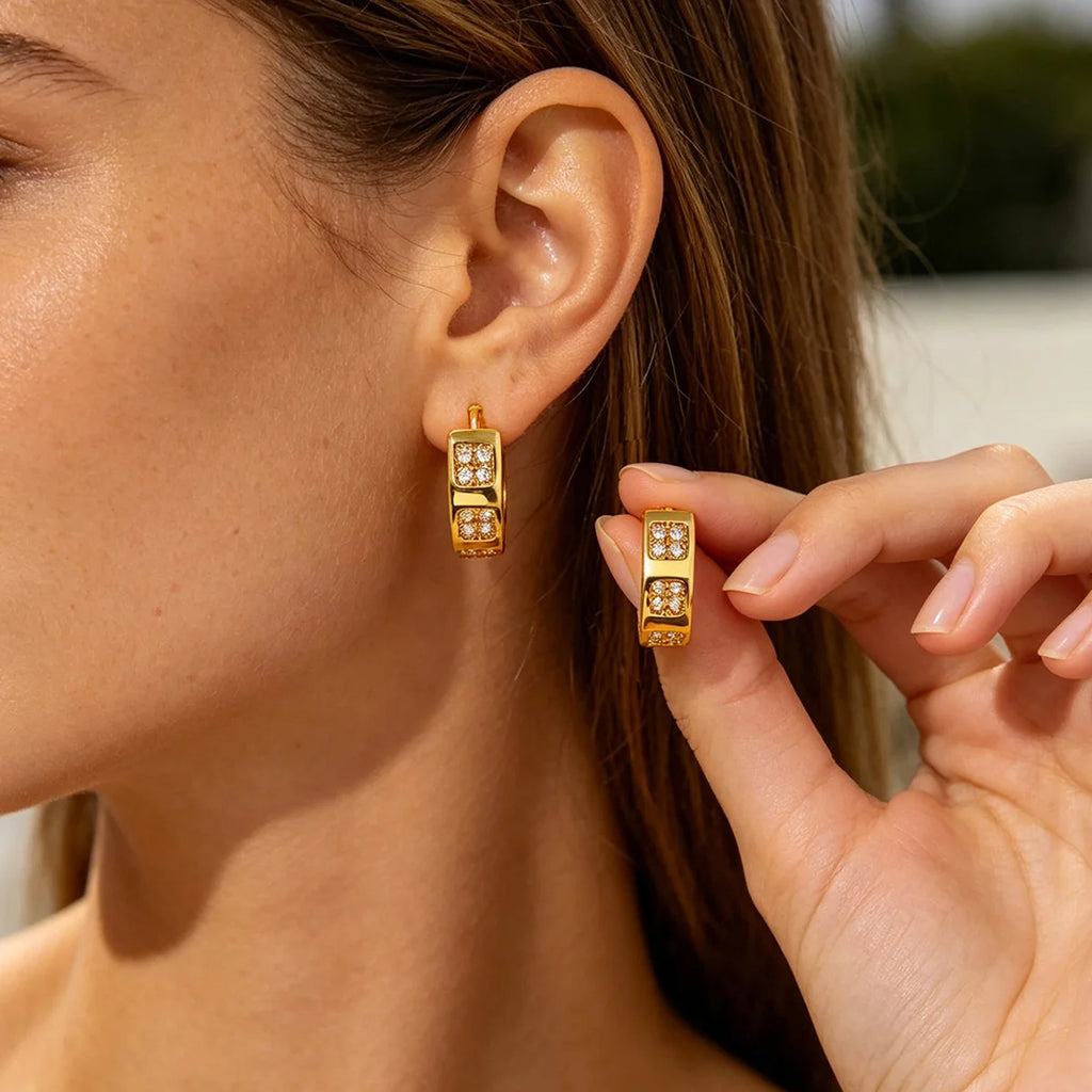 Brincos de Argola Quadrada Imperial - Banhado a Ouro 18K com Zircónias