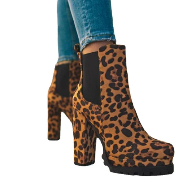 Bota Ankle Burgundy Geo - Design de Cano Curto com Salto Bloco Geométrico